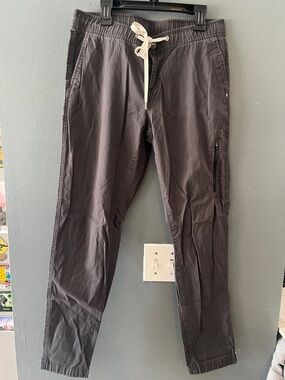 VUORI women’s jogger pants